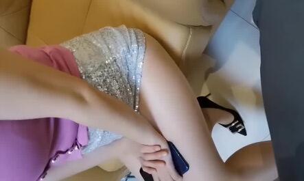 性感少妇向屌丝男借吹风机被强奸